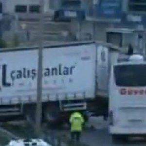 Çevreyolu'ndaki kaza İstanbul trafiğini kilitledi !