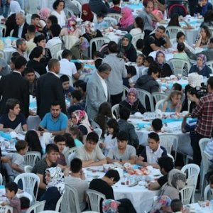 CHP'nin iftarında skandal !