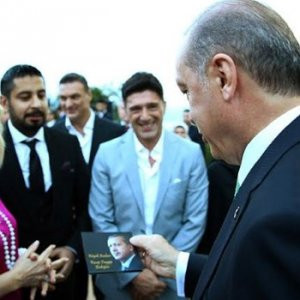 Seda Sayan'ın sevgilisinden Erdoğan'a özel hediye