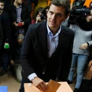 İspanya’da erken seçimin galibi Halk Partisi