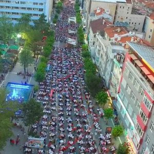 İşte Türkiye'nin en büyük iftar sofrası