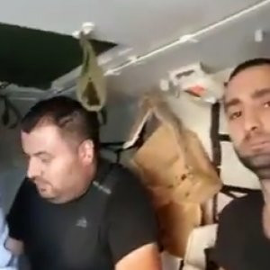 Vatandaşlar darbe gecesi tankı ele geçirdi