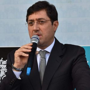 ''Yaşasın demokrasi, hakrolsun darbeler''