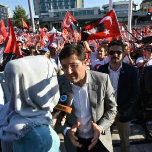 Beşiktaş Belediyesi tam kadro CHP mitinginde