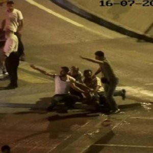 Darbeciler İBB önündeki vatandaşlara kurşun yağdırdı