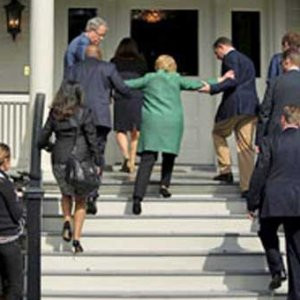 68 yaşındaki Clinton'un bu fotoğrafı ABD'yi böldü