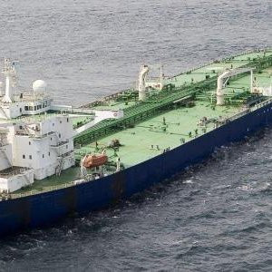 Korsanlar petrol tankerini kaçırdı