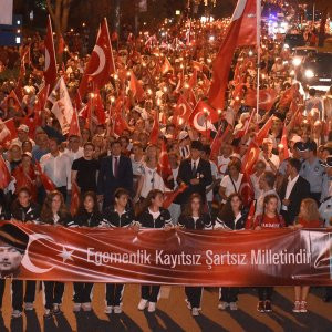 Zafer Bayramı için onbinler Beşiktaş'ta buluştu