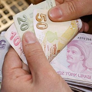 Emekli ve memurların maaşları hesapta