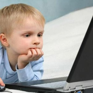 Çocuklar tablet, televizyon ve bilgisayar karşısında ne kadar kalmalı?
