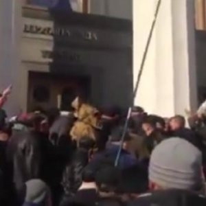 Ukrayna'da Çernobil faciası mağdurları ayaklandı