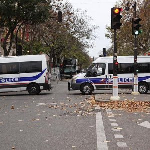 Türkiye'nin Paris Büyükelçiliği binasına molotoflu saldırı