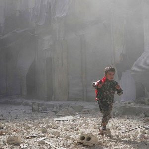 Rusya ve Esat Halep'e bomba yağdırıyor