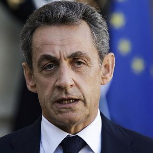 Türkiye düşmanlığı da Sarkozy'i seçtiremedi