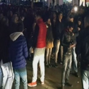 İstanbul'un göbeğinde caddeyi kapattılar