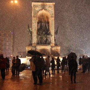 İstanbul'da yoğun kar yağışı !