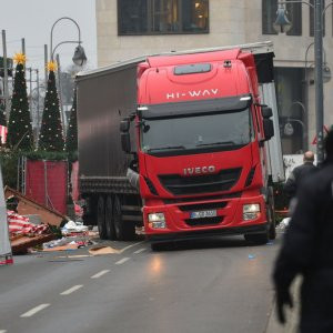 Berlin polisi: "Gerçek fail kaçtı ve hala silahlı"