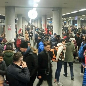 İstanbullulara mesai bitiminde metro şoku