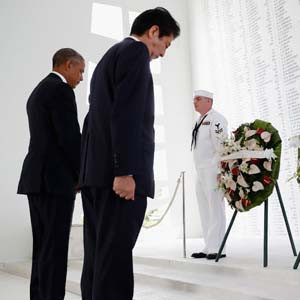 Tarihi anlar... Obama ve Abe, Pearl Harbor'da