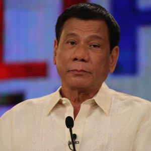 Duterte'yi tutabilene aşkolsun