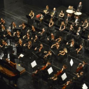 'Noel Baba yoktur' diyen orkestra şefi işinden oldu