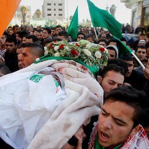 İsrail'in naaşlarını alıkoyduğu Filistinliler toprağa verildi
