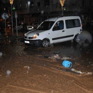 Çanakkale sağanak yağışa teslim oldu