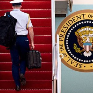 ABD'nin nükleer kodları Trump'a emanet edilecek