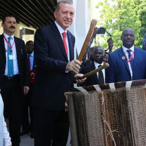 Erdoğan top atışlarıyla karşılandı
