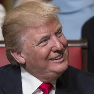 Trump'tan sürpriz: İstifa etti