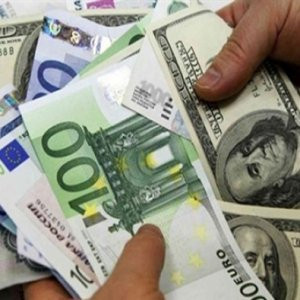 Dolar baş döndürüyor ! Yeniden o seviyeyi aştı
