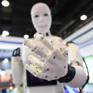 Çin'de yapay zekalı robot insanları yendi