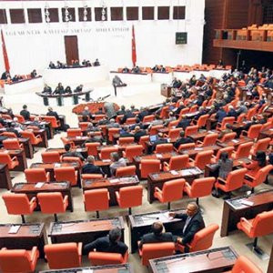 Seçimleri bilen Adil Gür'den referandum anketi