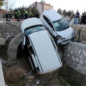 Burdur'da kaza: 3'ü öğrenci 6 yaralı