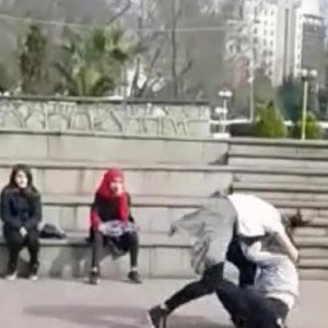 Liseli kızların erkek kavgası kamerada