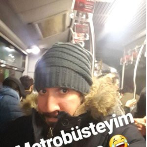 Metrobüse bindi, kimse tanımadı