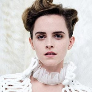 Emma Watson'ın üstsüz pozu olay oldu