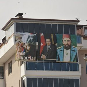 Padişahlı referandum propagandasına tepki