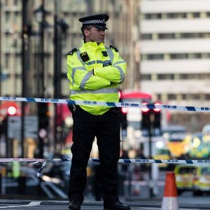 Londra saldırısında flaş gelişme ! Polis 6 adresi bastı
