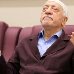 Amcasının oğlu da o soyadını reddetti