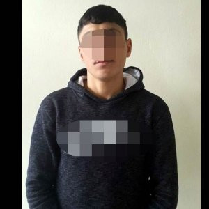 Hırsız, yağmurdan kaçarken doluya tutundu