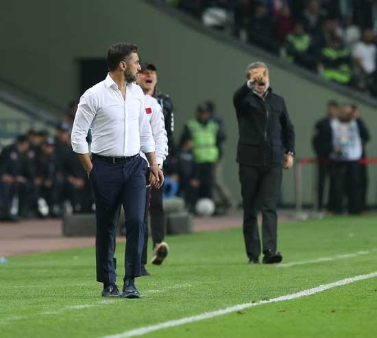 Ersun Yanal bombası ! Yöneticiler...