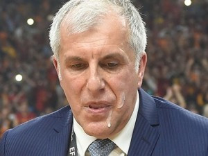 Marca: 'Yüzüne tükürülen Obradovic sahayı terk etti'