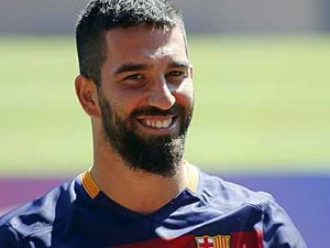 Arda Turan Emre Çolak'la böyle dalga geçti