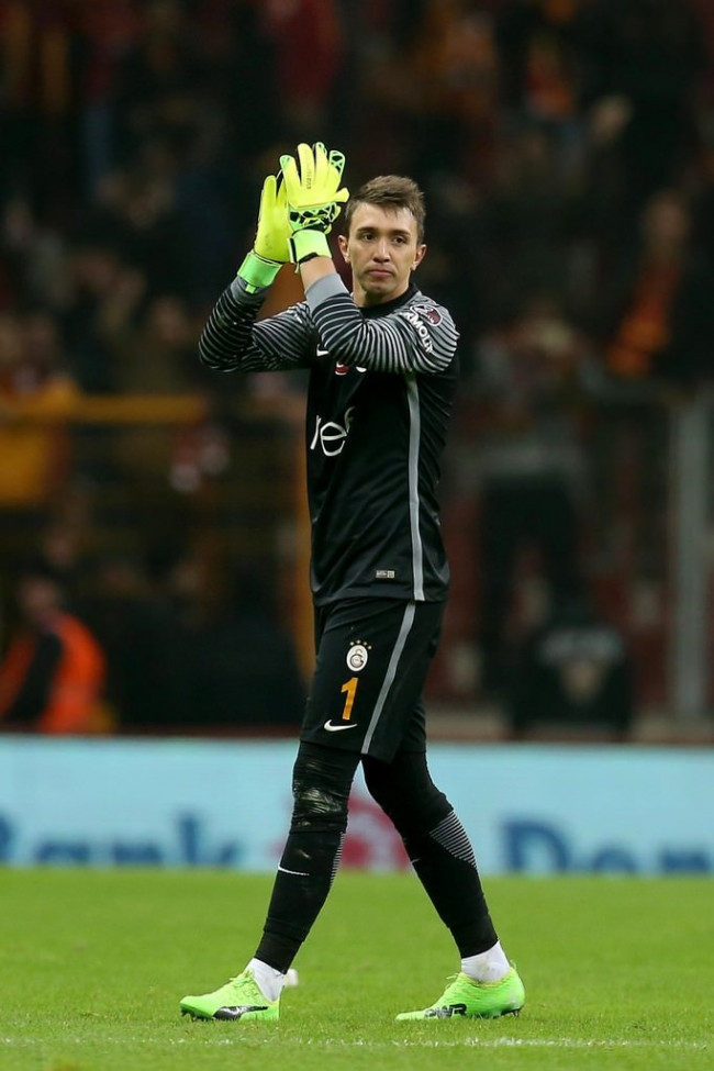 Muslera'ya Chelsea kancası !
