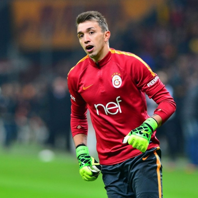 Muslera'ya Chelsea kancası !