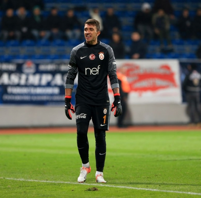 Muslera'ya Chelsea kancası !