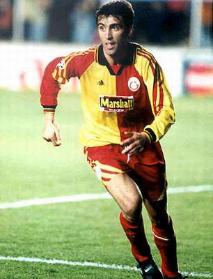 Türkiyenin en iyi futbolcusu seçildi !