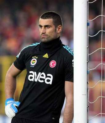 Türkiyenin en iyi futbolcusu seçildi !