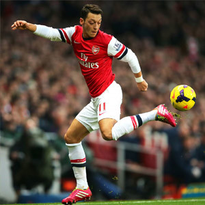 Mesut Özil rekor kırdı !
